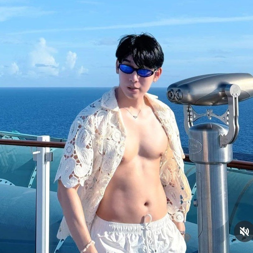 Mew Suppasit Gallery Photo 1